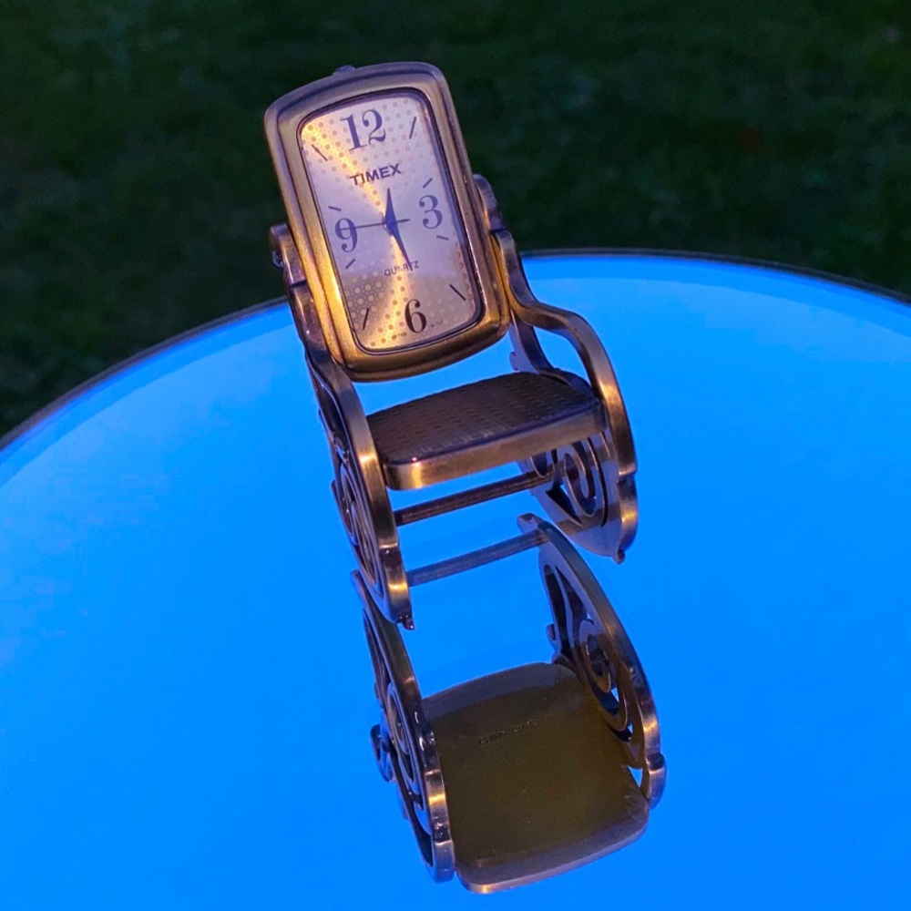 ˚₊· ͟͟͞͞➳❥ Cute Vintage Rocking-Chair Clock by Timex mint condition with box.